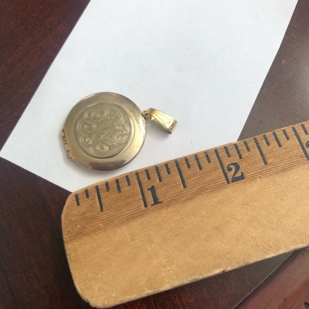 Vintage Gold Tone Pendant - Picture 3 of 4